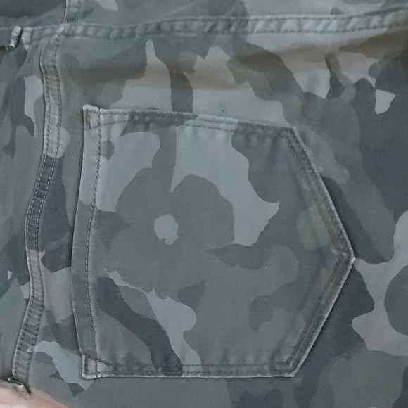 Old Navy Rockstar Super Skinny Jeans - Picture 7 of 7